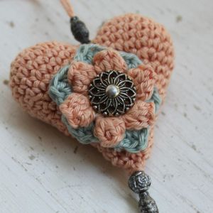 llavero de corazon a crochet